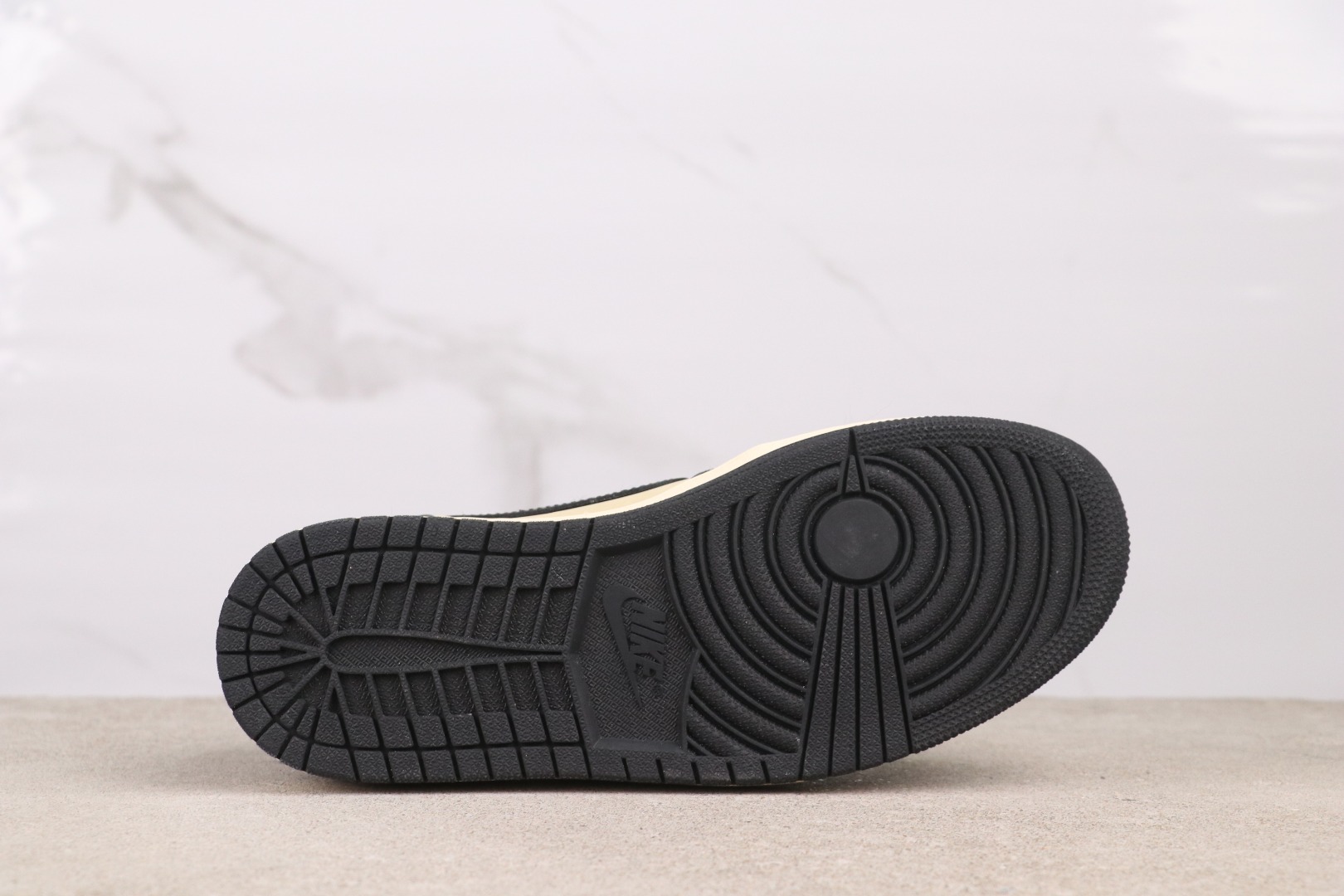 20251115/Nike_251115-2